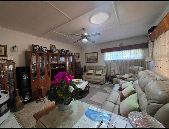 3 BEDROOM HOUSE FOR SALE IN WOODMERE